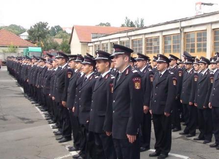 438 de pompieri ofiţeri şi subofiţeri au fost avansaţi în grad (FOTO)